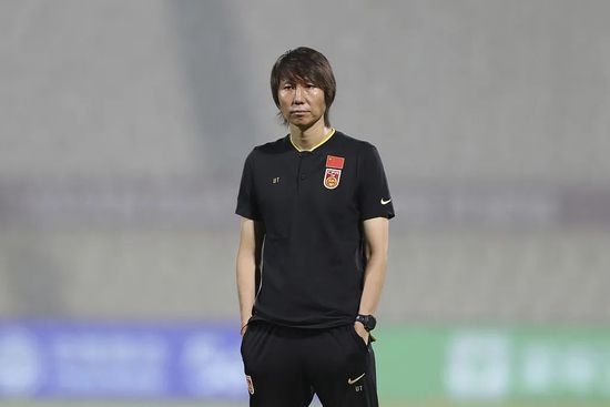 拍摄电影本身是一种媒体传播的载体,其大众参与的谈论性、话题性辐射之快,传播之广,以及民众传导的特性无形中宣传了电影本身,同时也宣传了拍摄地,特别是具有特色地域文化的地区,给当地旅游、经济都会带来正面的宣传和商机